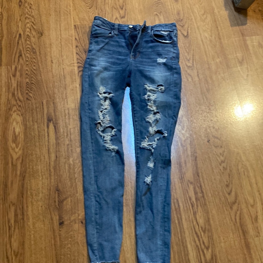 High waisted ripped American eagle skinny jeans, size 4